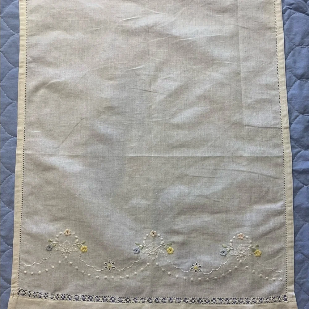 Elegant Embroidered White Guest Hand Towel